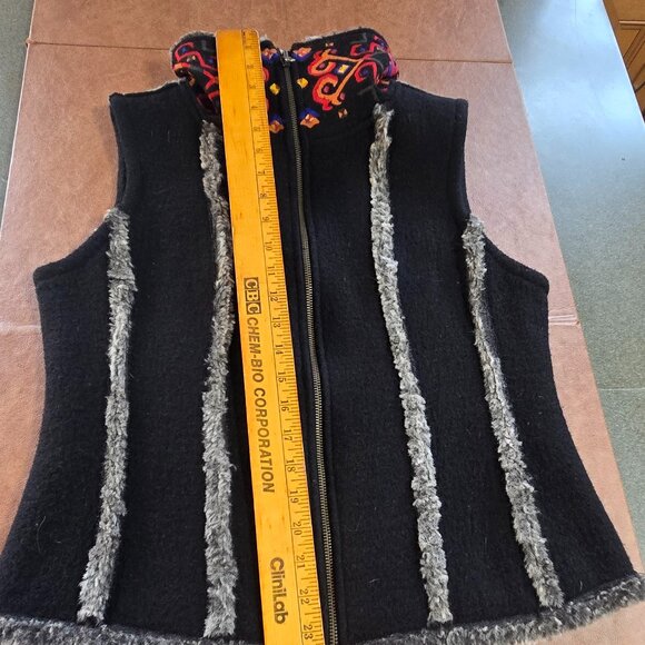 Icelandic Designs Wool Blend, Fur Reversible Vest w/ Embroidered Collar- M ? - Picture 13 of 13